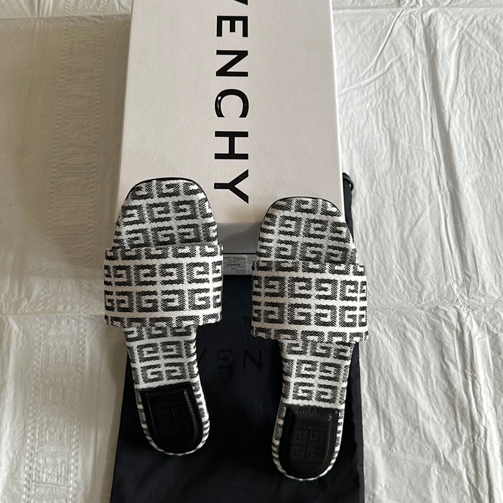 GIVENCHY Flat Mule Sandals Black and white Brand New